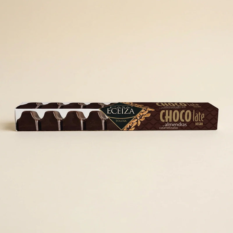 Chocolate negro con almendras caramelizadas Casa Eceiza