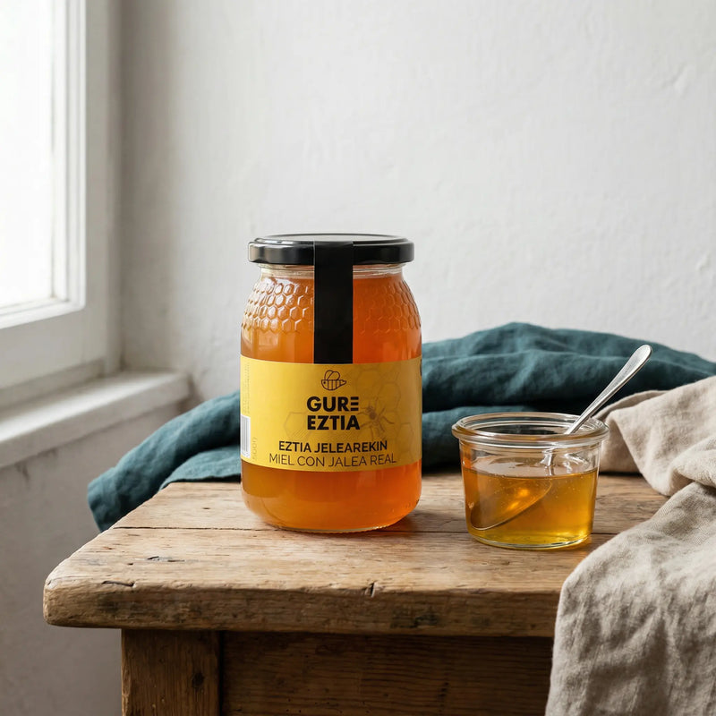 Miel artesanal con jalea real ideal para desayunos e infusiones