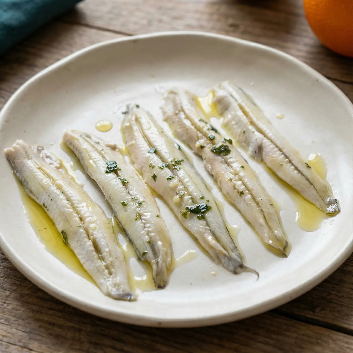 Boquerón con textura suave y sabor mediterráneo equilibrado