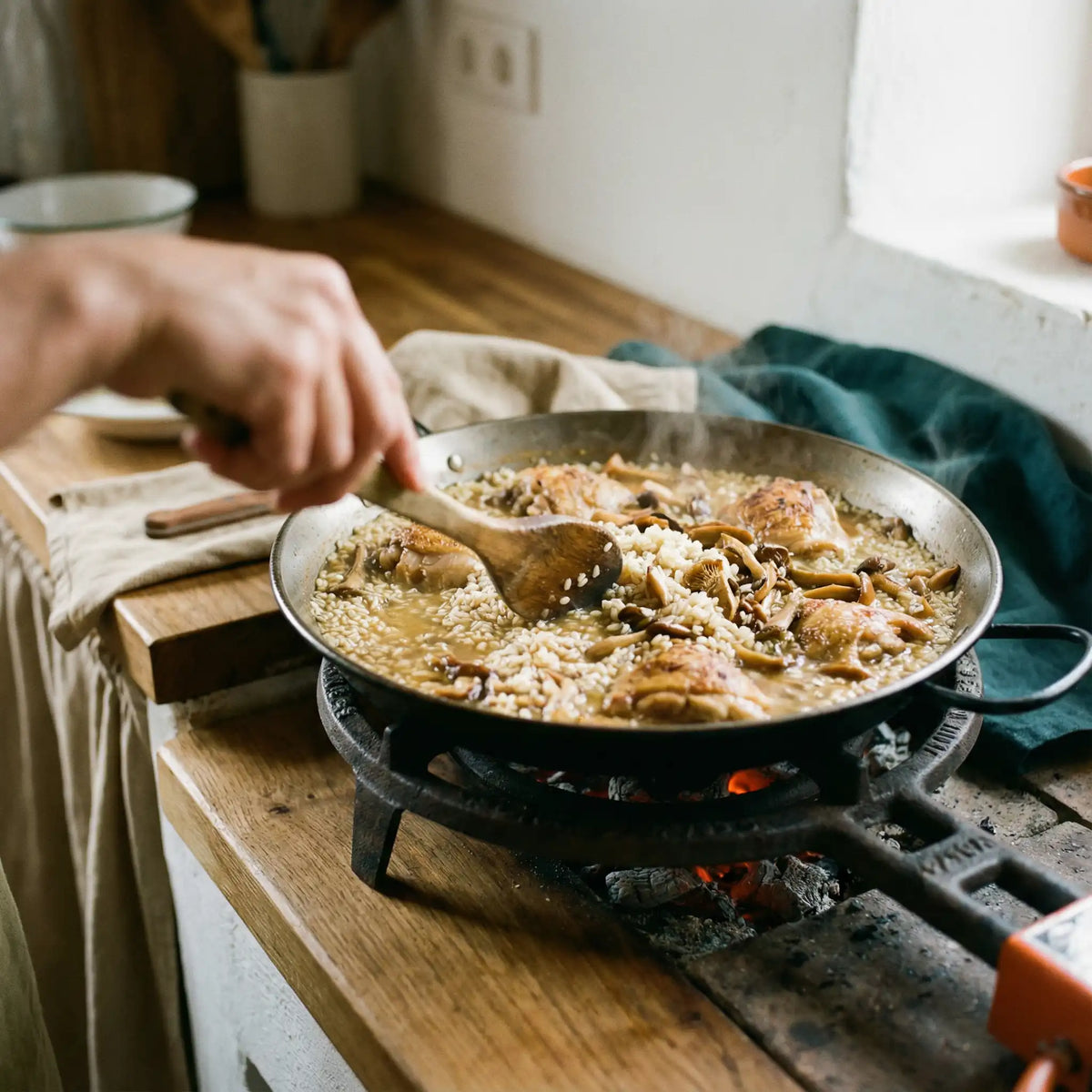 Arroz con pollo de caserío y setas ideal para comida rápida de calidad