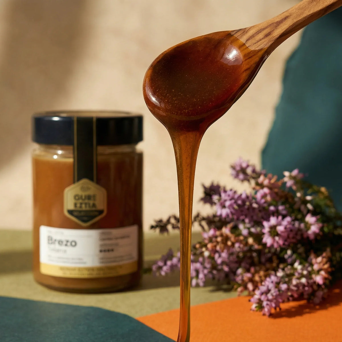Miel artesanal de brezo con sabor profundo y carácter natural