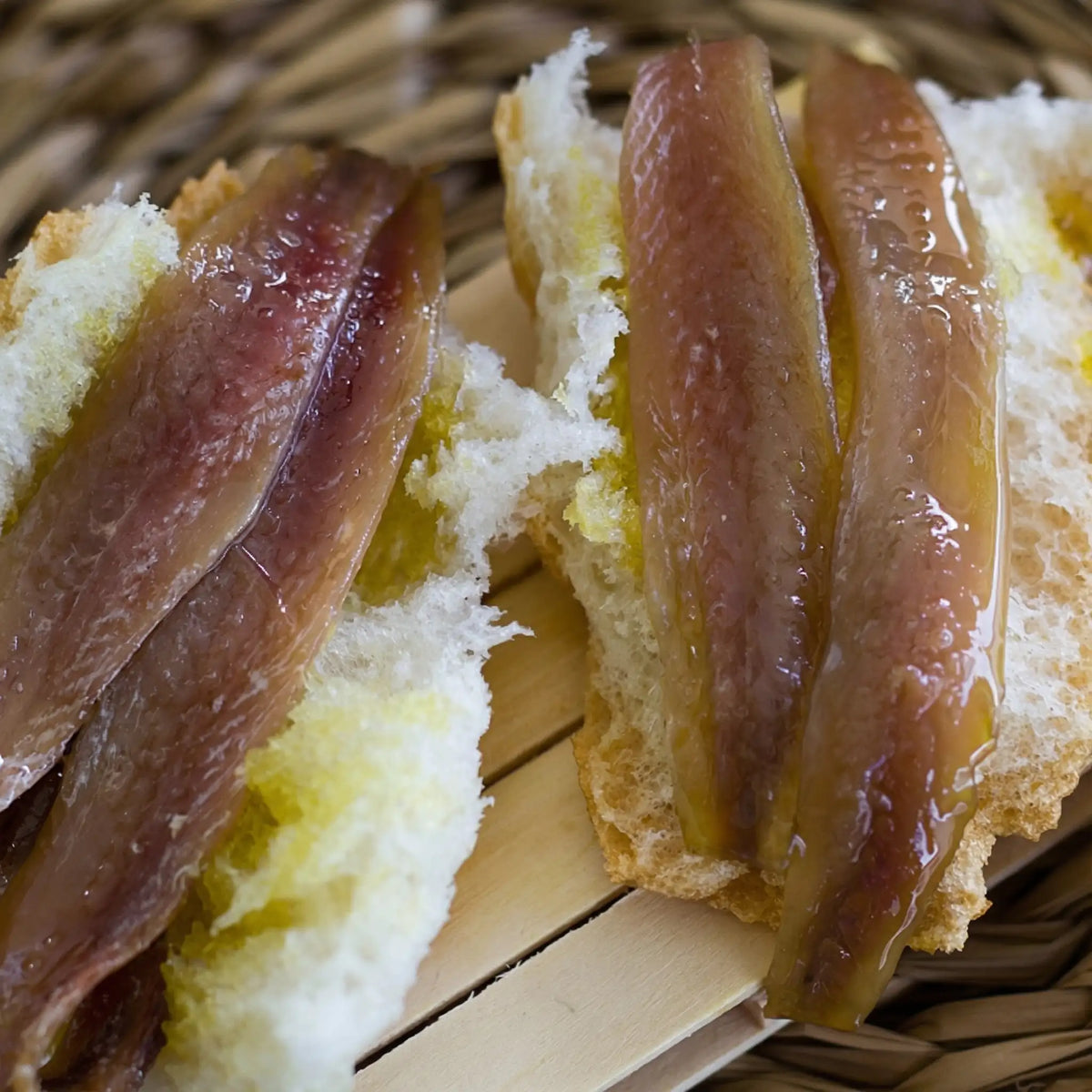 Anchoas en aceite de oliva perfectas para ensaladas y pintxos
