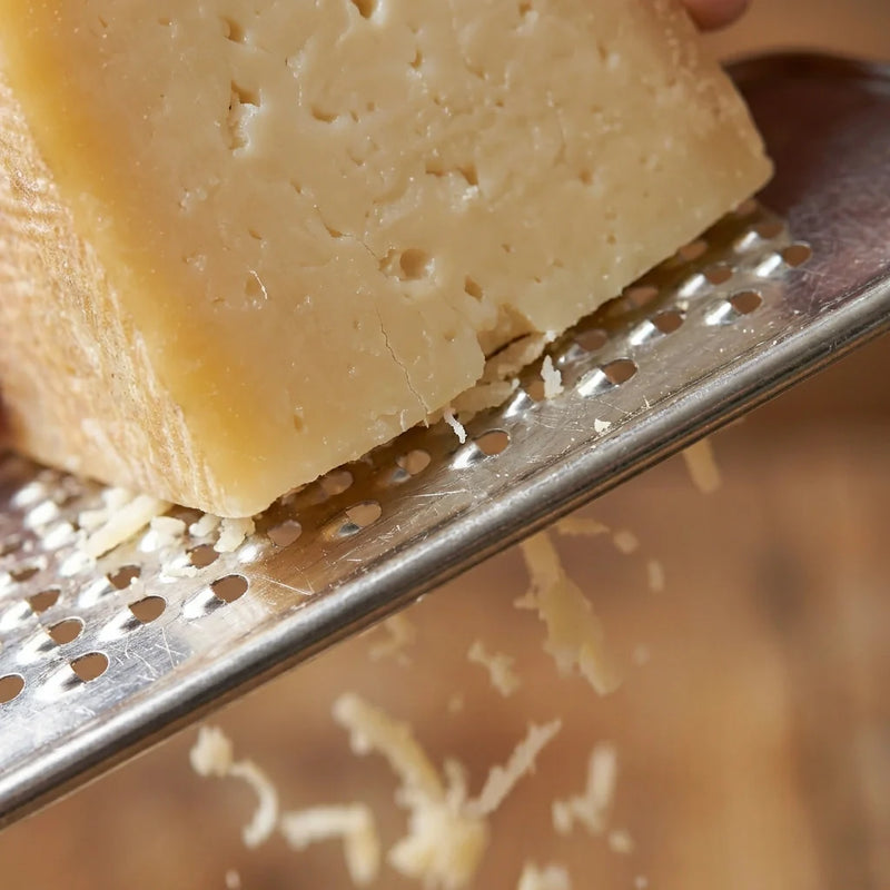 Cuña de Idiazabal ahumado con aroma profundo y textura firme