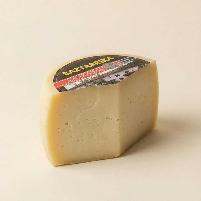 Queso Idiazabal Baztarrika con sabor intenso y textura firme tradicional