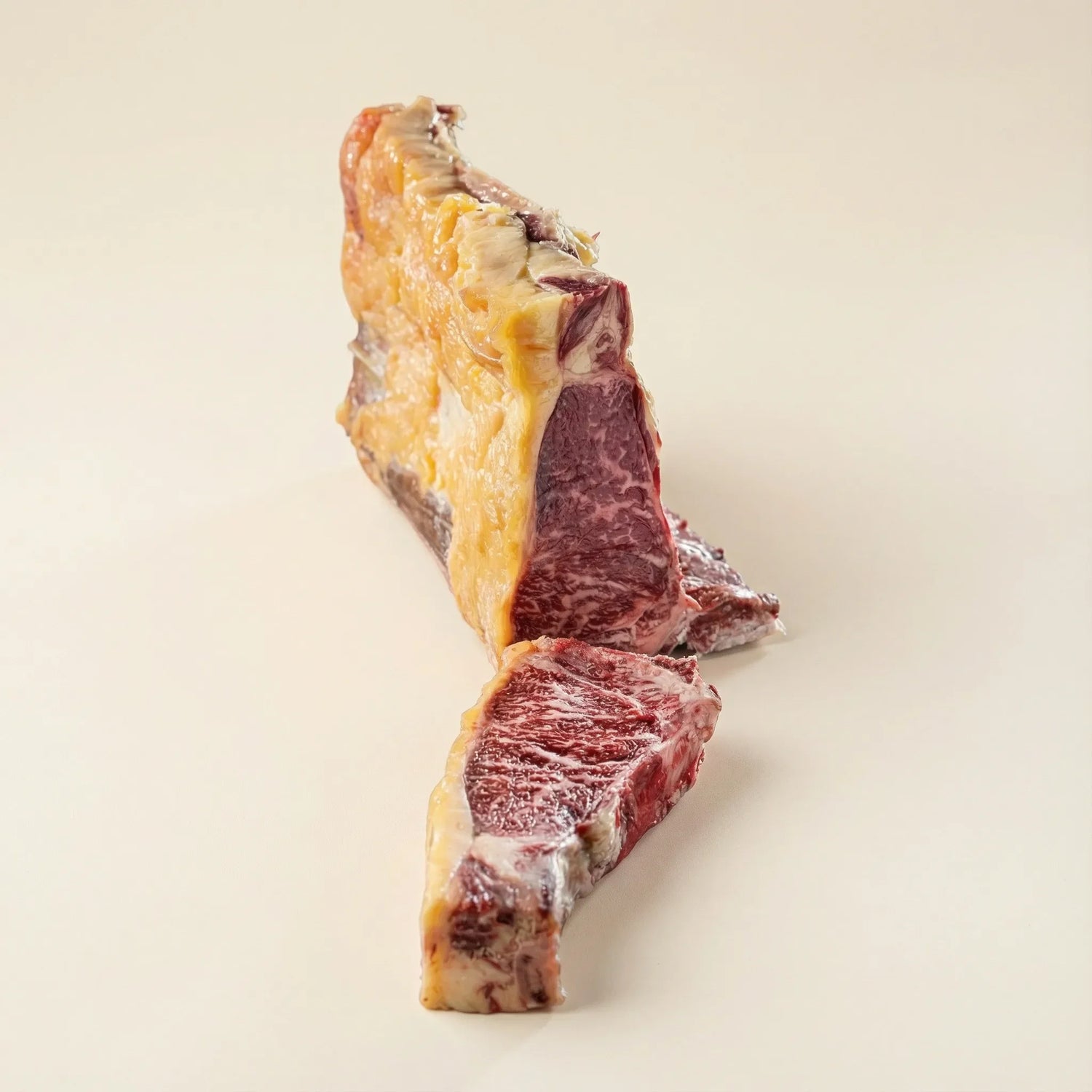Carne premium con textura excepcional y jugosidad alta
