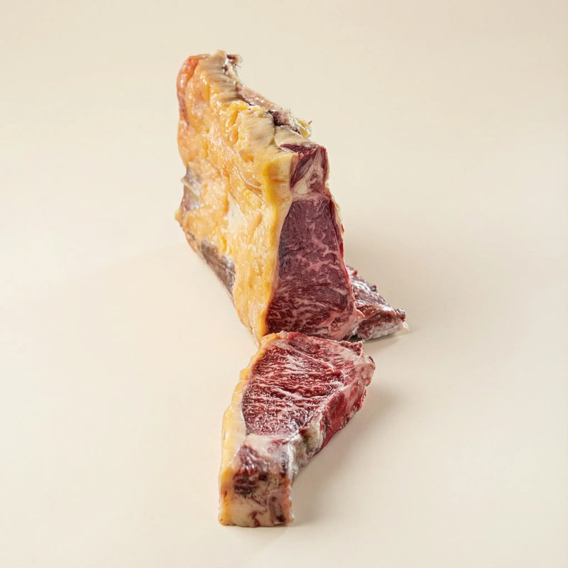 Carne premium con textura excepcional y jugosidad alta